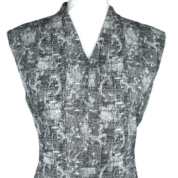 MM.Lafleur The Aditi Dress in Crackle Black & Ivory V-Neck Sleeveless Sheath 0